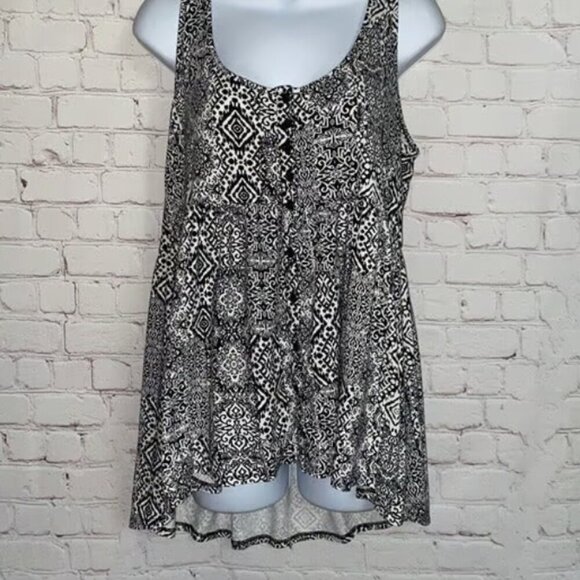!Sz.00,Sz.10,Sz.M/L*Torrid*Black/White IKAT Tank top--Button-Front - Picture 3 of 7